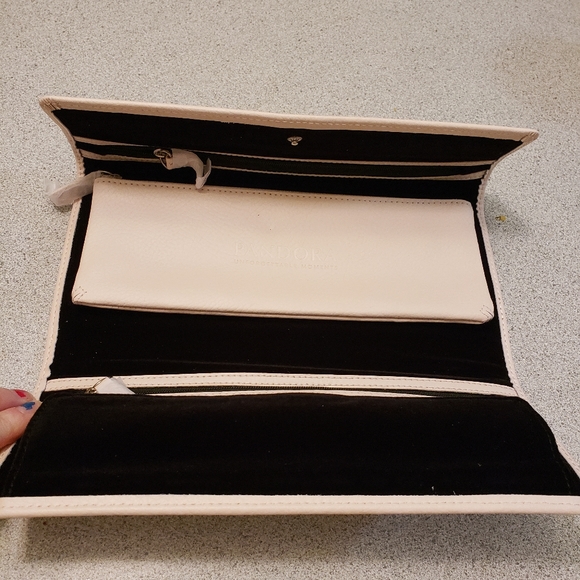 Pandora travel jewelry box - Picture 2 of 5